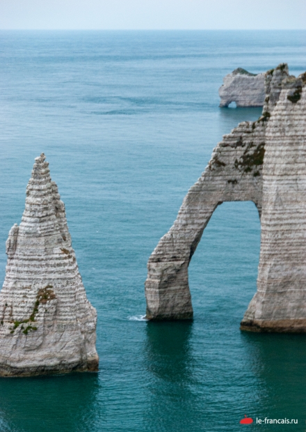 Порт Дамон и Игла с дргой стороны. Фото: Илья Думов, le-francais.ru